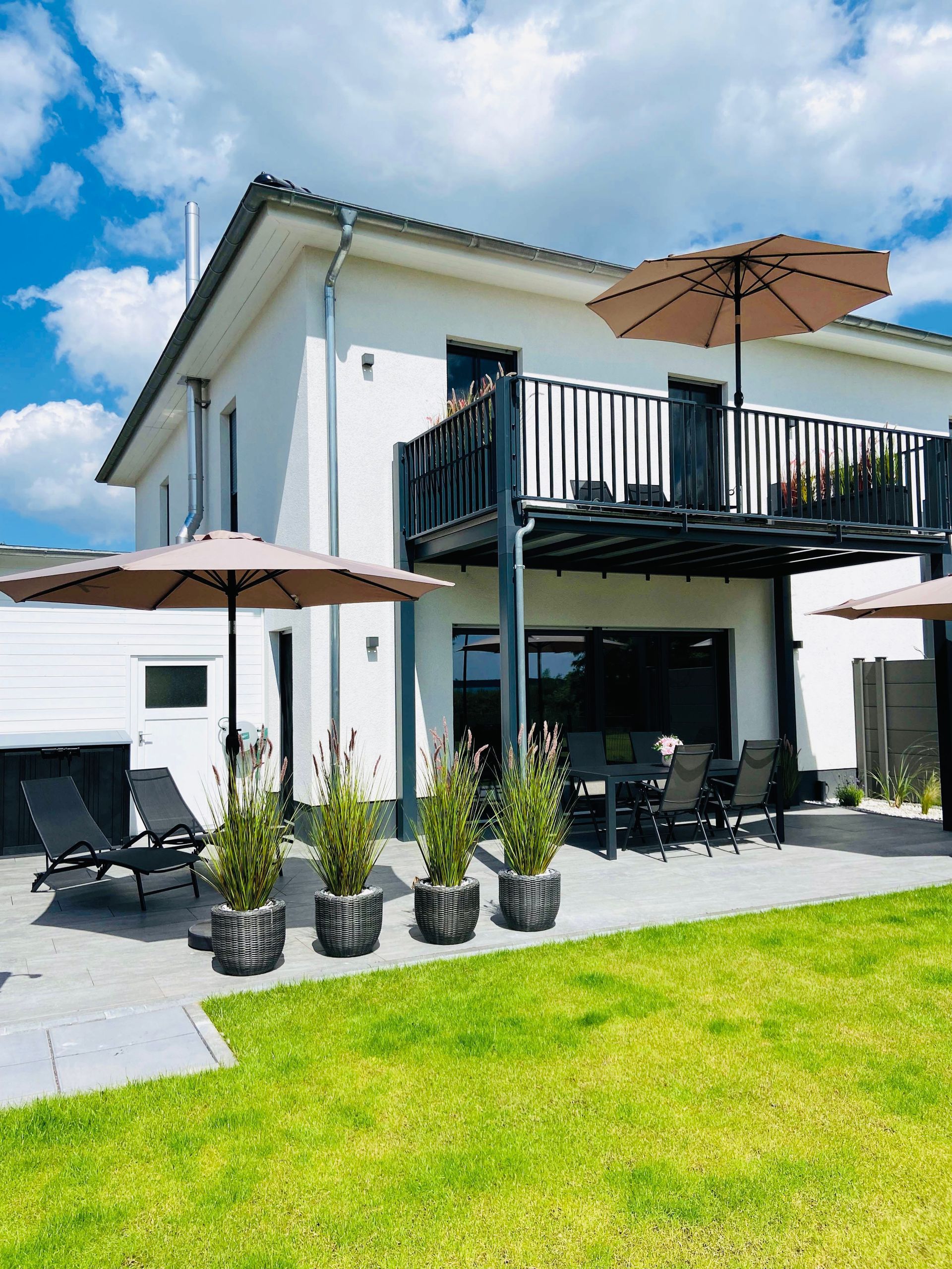 Terrasse mit 40 m² und Balkon mit über 12 m²