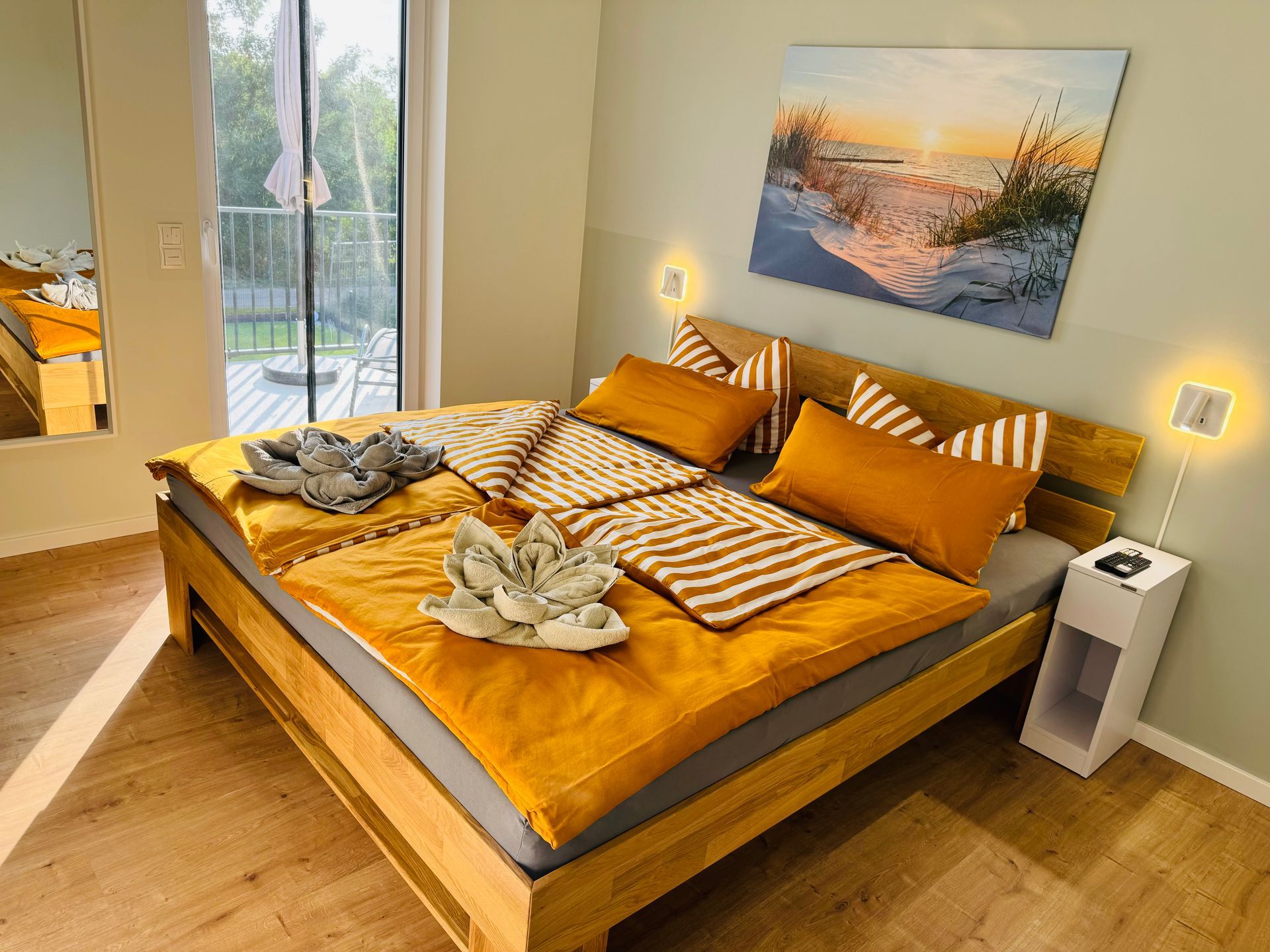 Schlafzimmer mit Balkon-Zugang