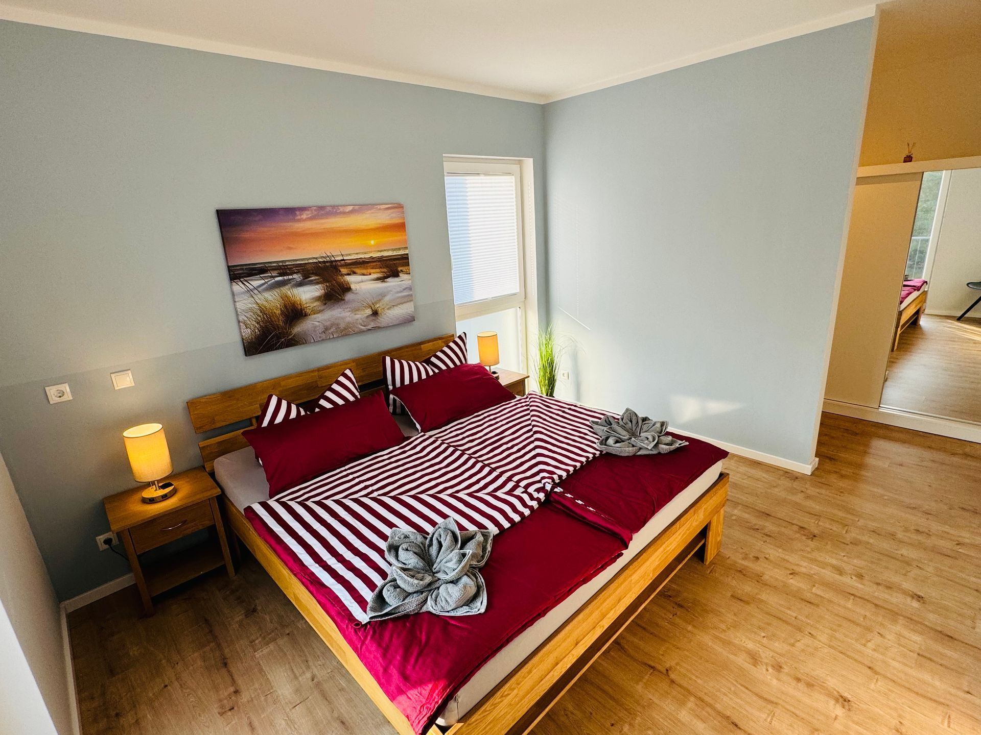 Schlafzimmer mit Smart-TV Netflix Disney+ RTL+