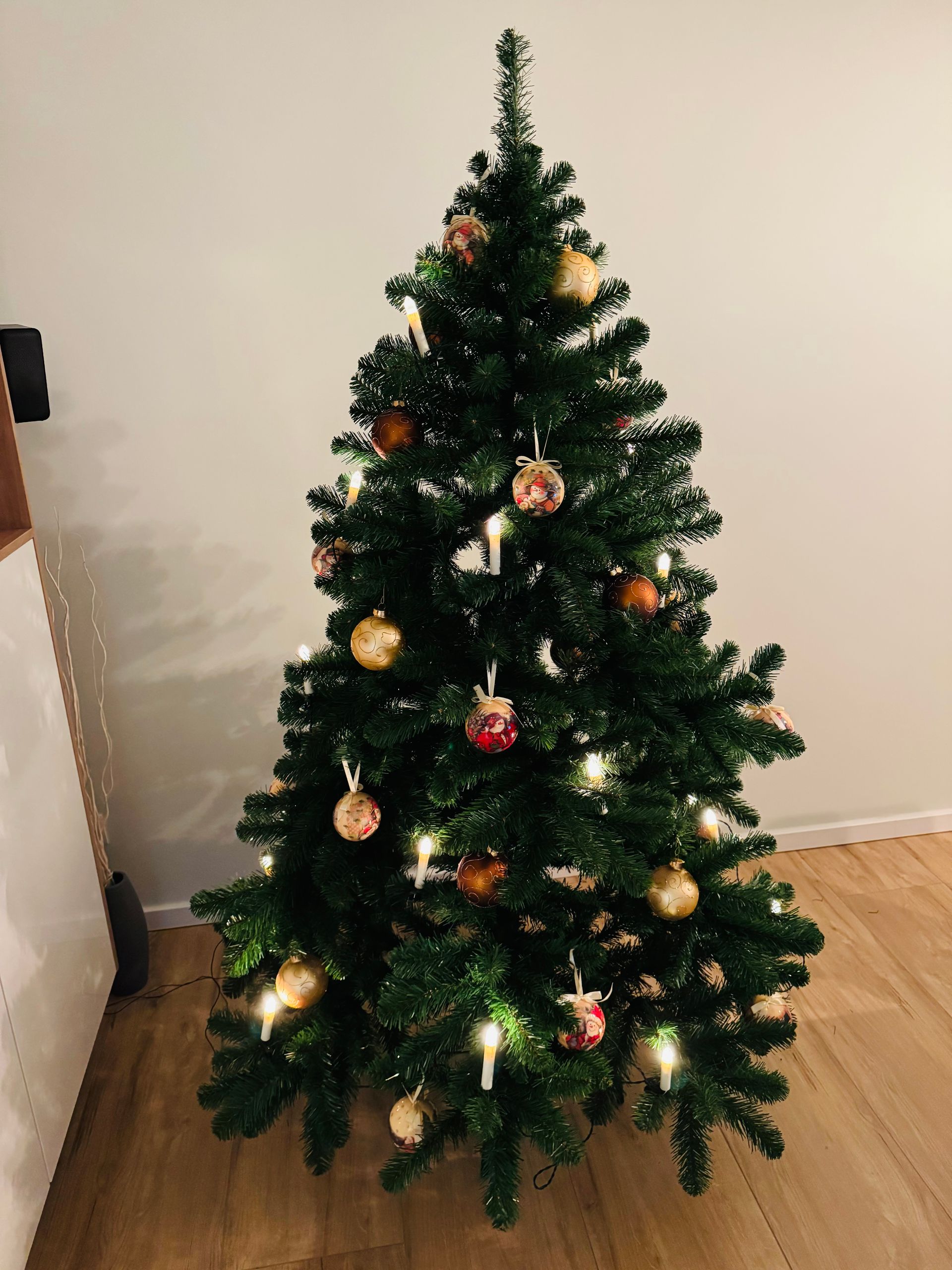 Ein geschmückter Weihnachtsbaum für eine schöne Adventszeit im Ferienhaus Seegelblick