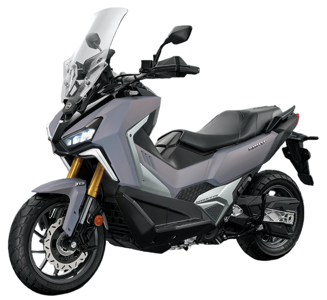 Scooter avventura grigio opaco con forcella dorata e parabrezza alto, sfondo bianco