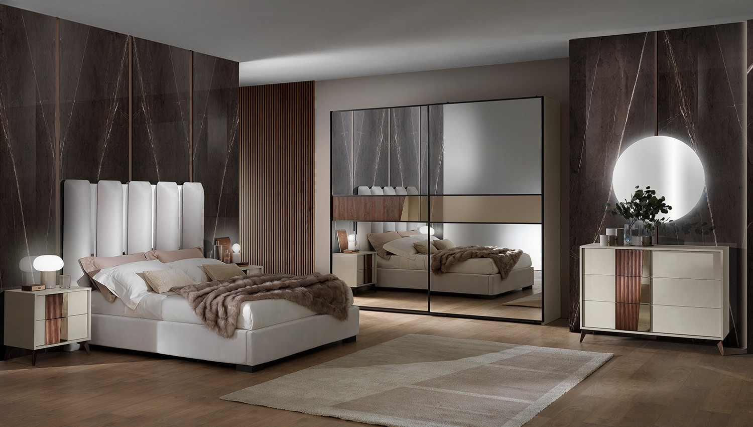 Una camera da letto con letto, cassettiera, comodino e specchio.