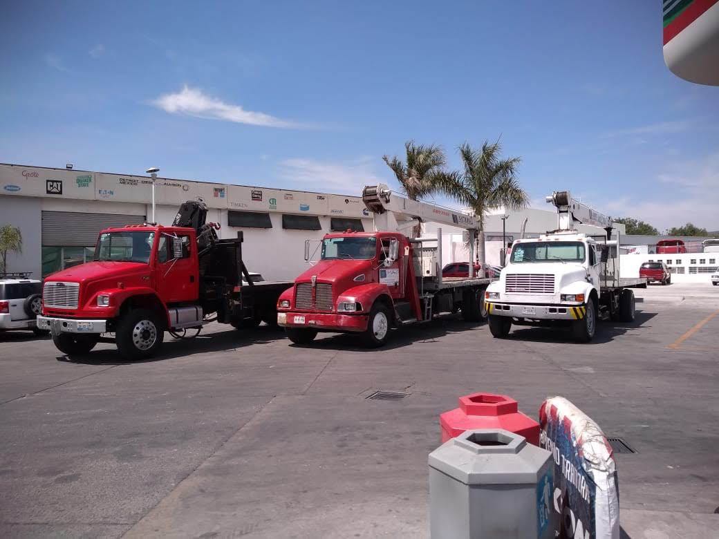 Grua HiaB Y Dos gruas Groove de 15 Ton