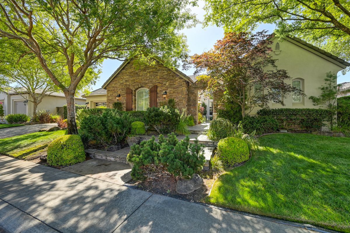 1864 Eagle Glen Drive The Real Estate Group RE/MAX Gold