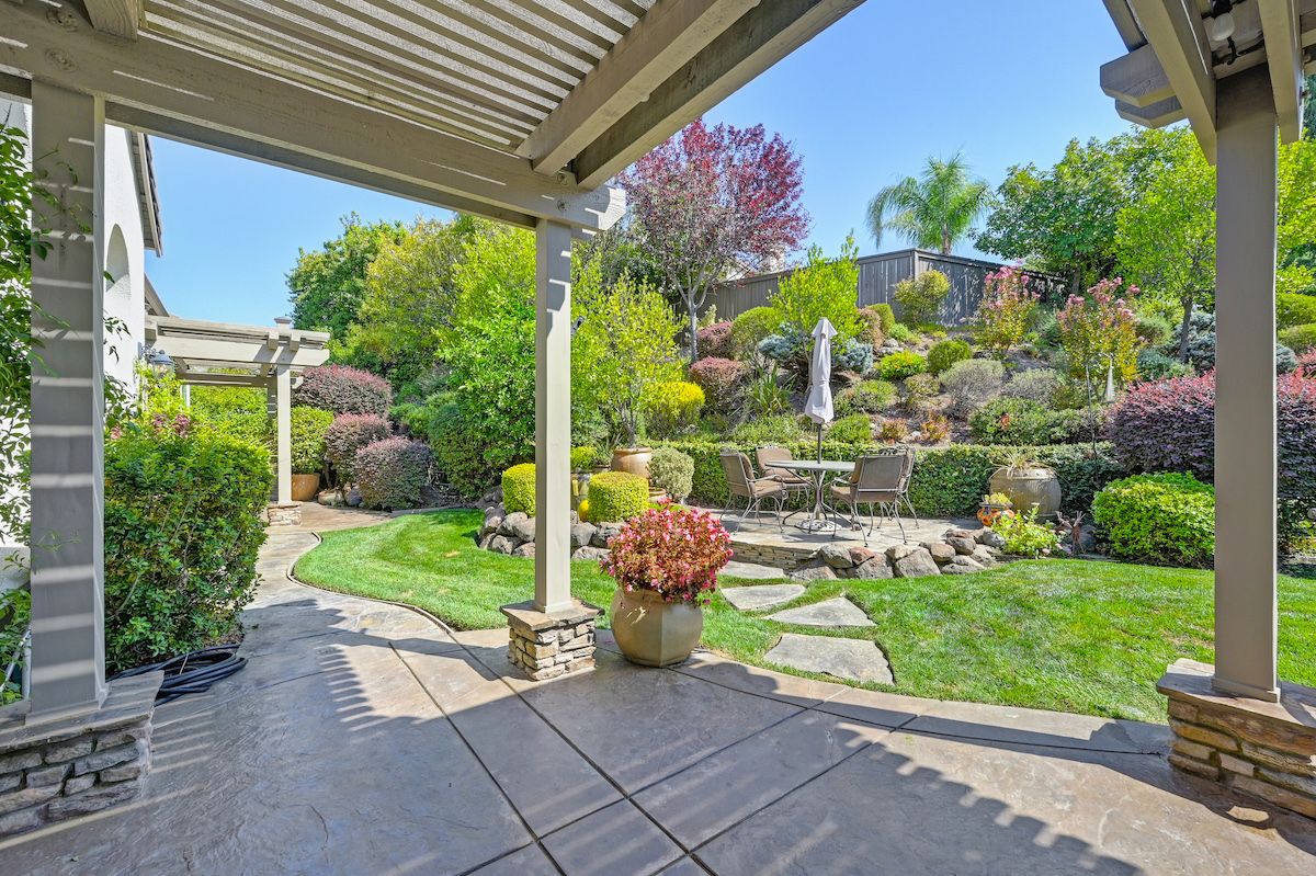 1864 Eagle Glen Drive The Real Estate Group RE/MAX Gold