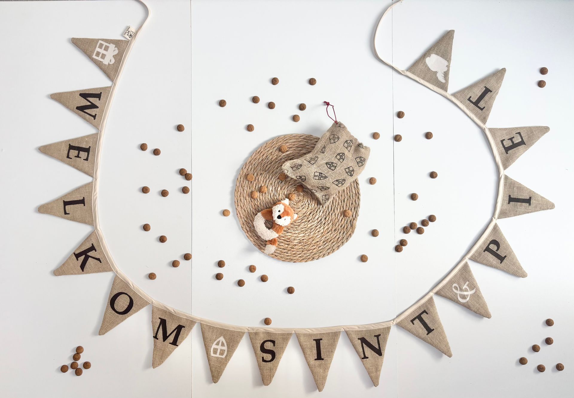 Jute Sinterklaas slinger omringd met pepernoten