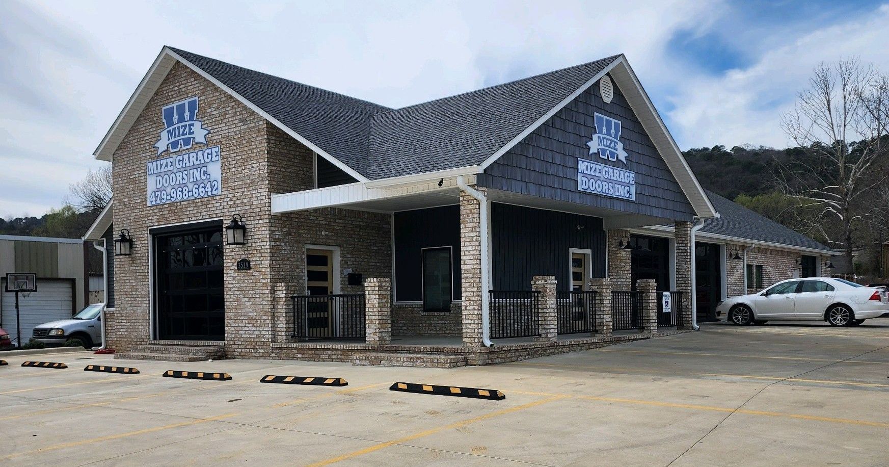 Brown garage doors | Russellville, AR | Mize Garage Doors, Inc. Brown garage doors | Russellville, AR | Mize Garage Doors, Inc.