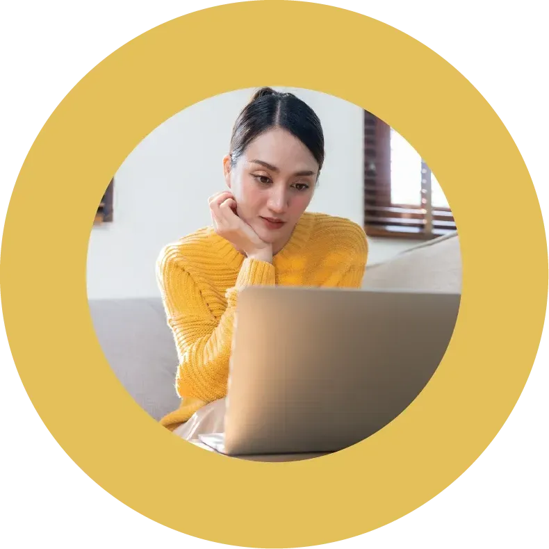 Stressed-looking business woman in front of a laptop