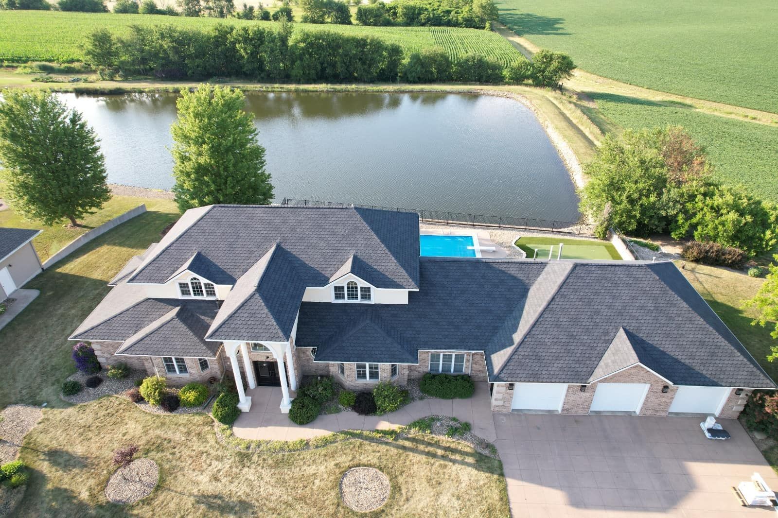 Grinnell Iowa residential roofing company
