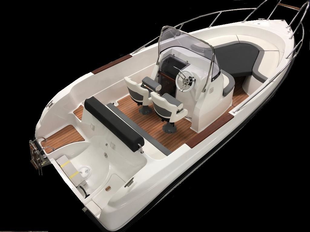 Een witte boot met een stuurwiel en stoelen op een zwarte achtergrond.