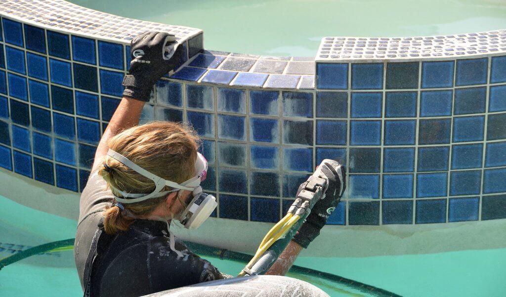 Cleaning pool calcium buildup