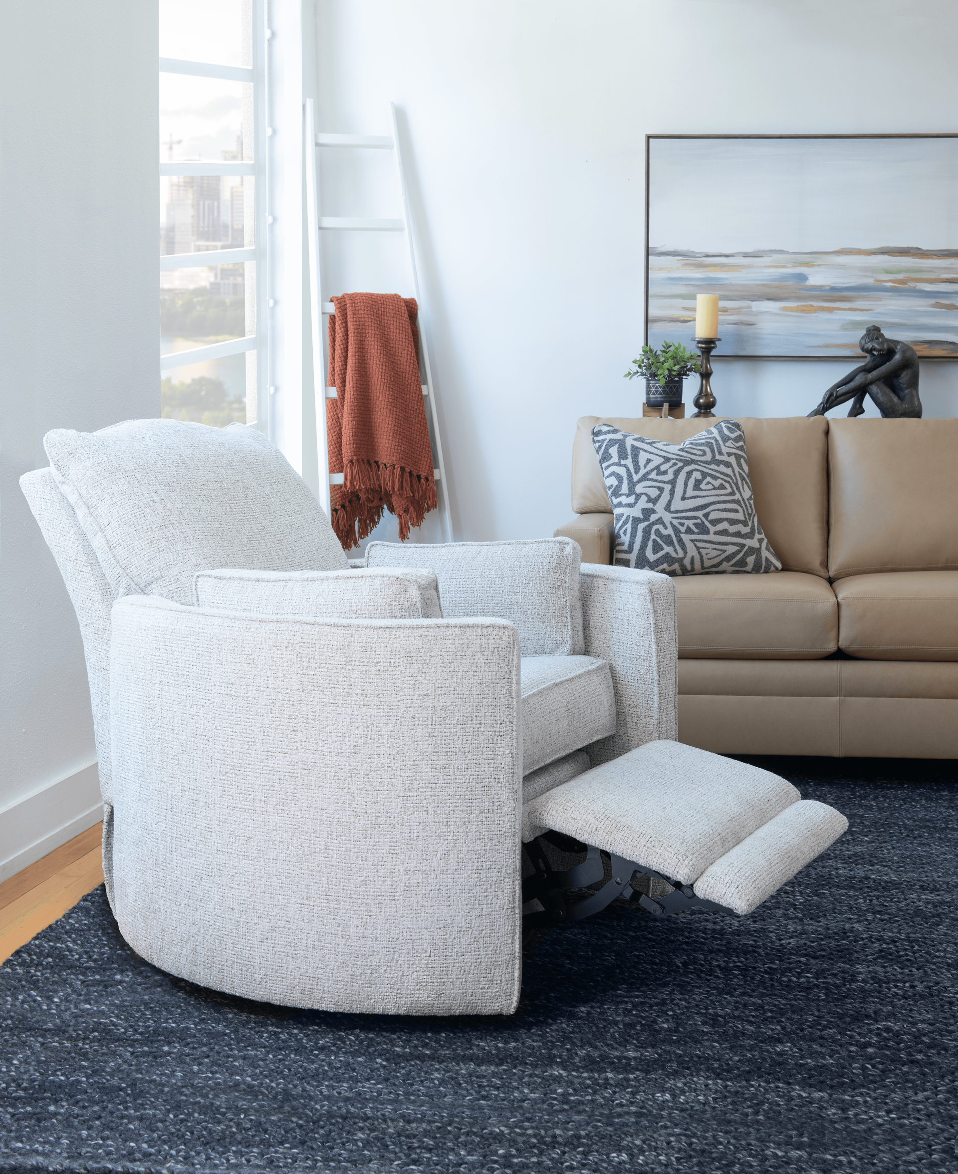 Axel Swivel Chair by JP Home 6