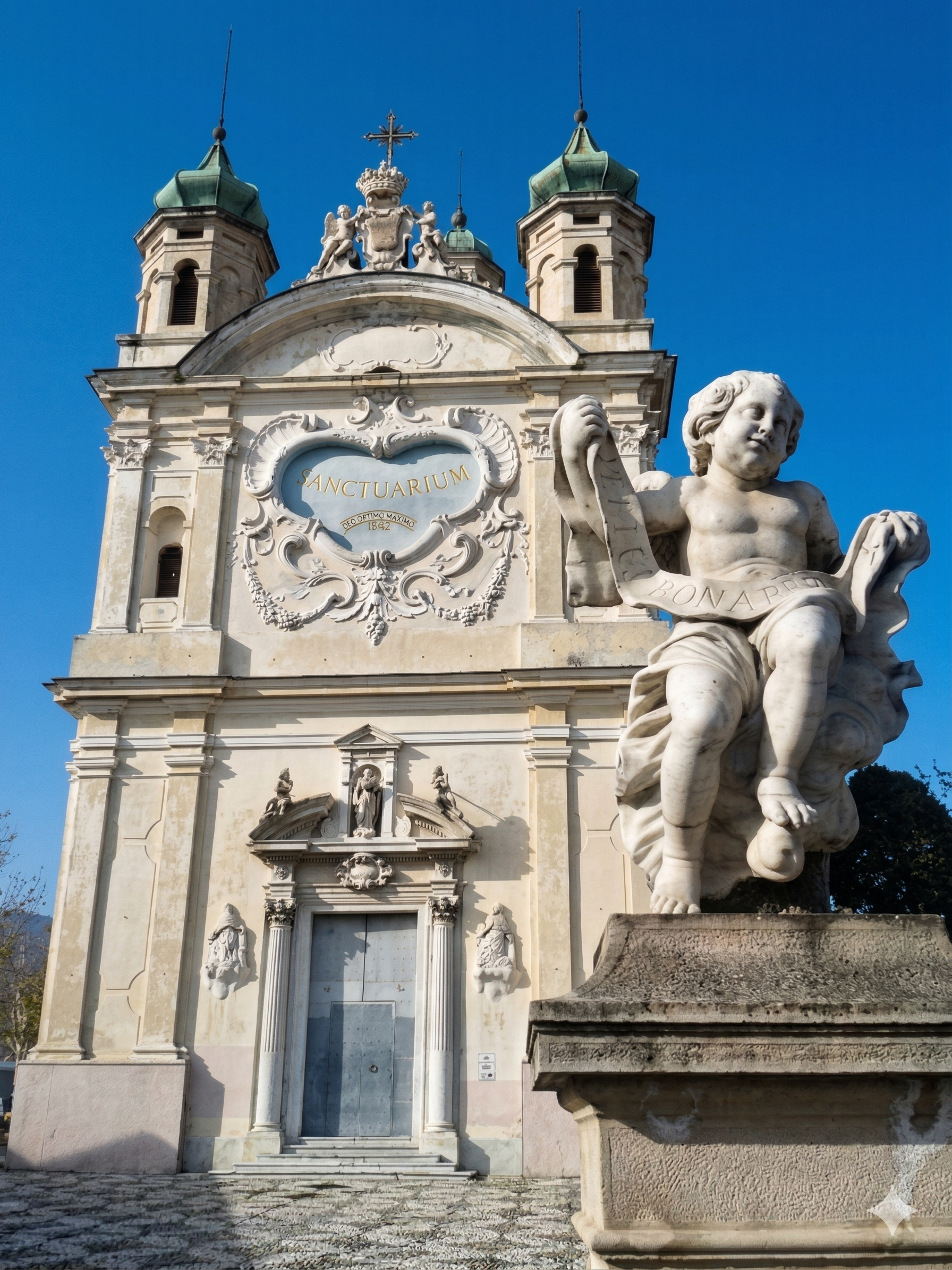 Private full-day tour to the Italian Riviera from Nice. Markets of Ventimiglia and San Remo, Bordighera, Dolceacqua and hidden gems. From €400 per group.