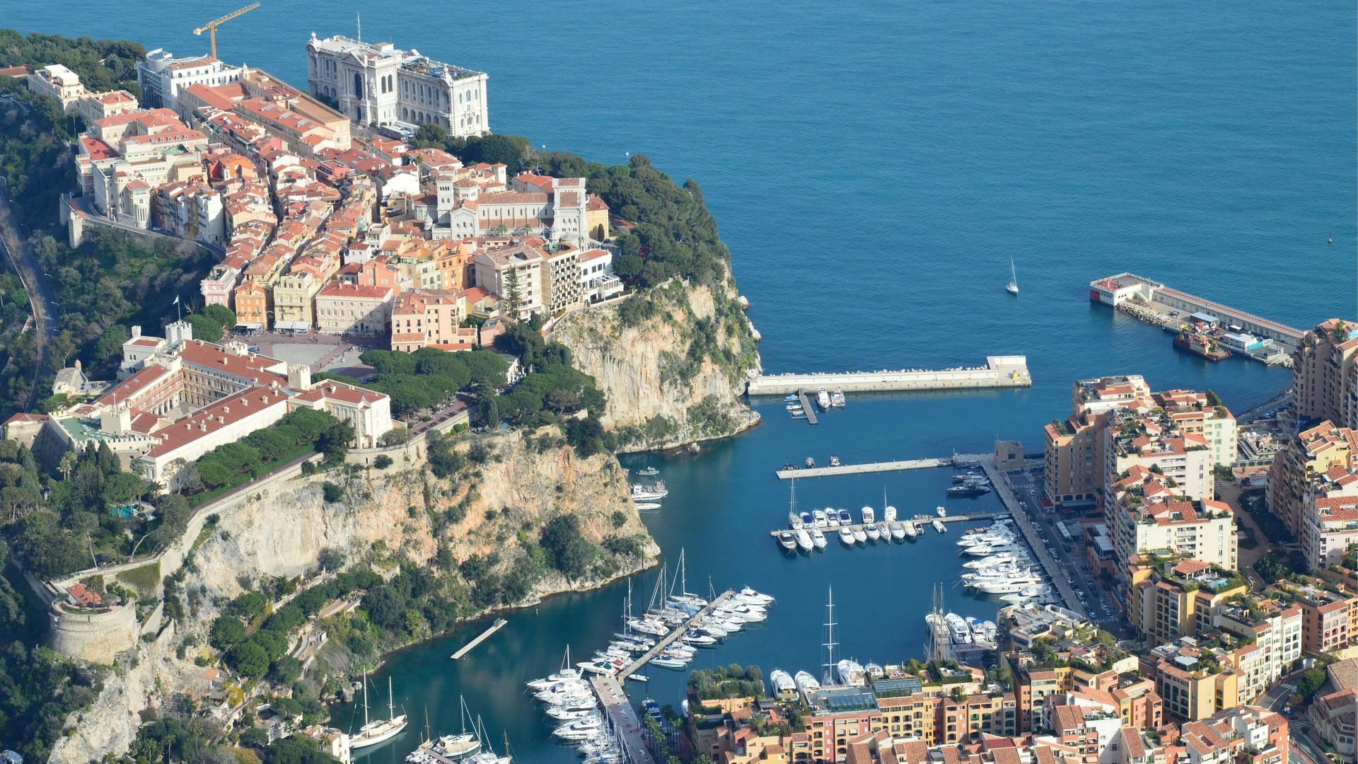 Private half-day tour to Monaco and Èze from Nice. Drive the Moyenne Corniche, visit Fragonard, the Prince's Palace and Monte-Carlo. From €300 per group.