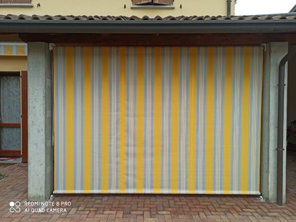 tenda verticale a righe