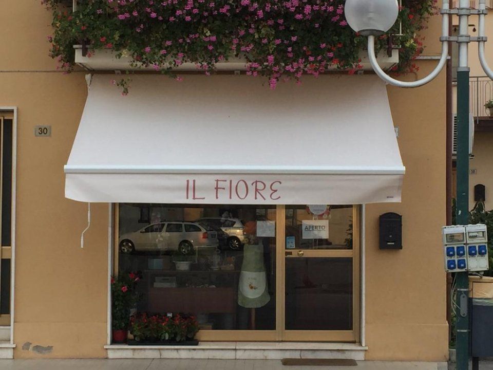 tenda da sole attività commerciale
