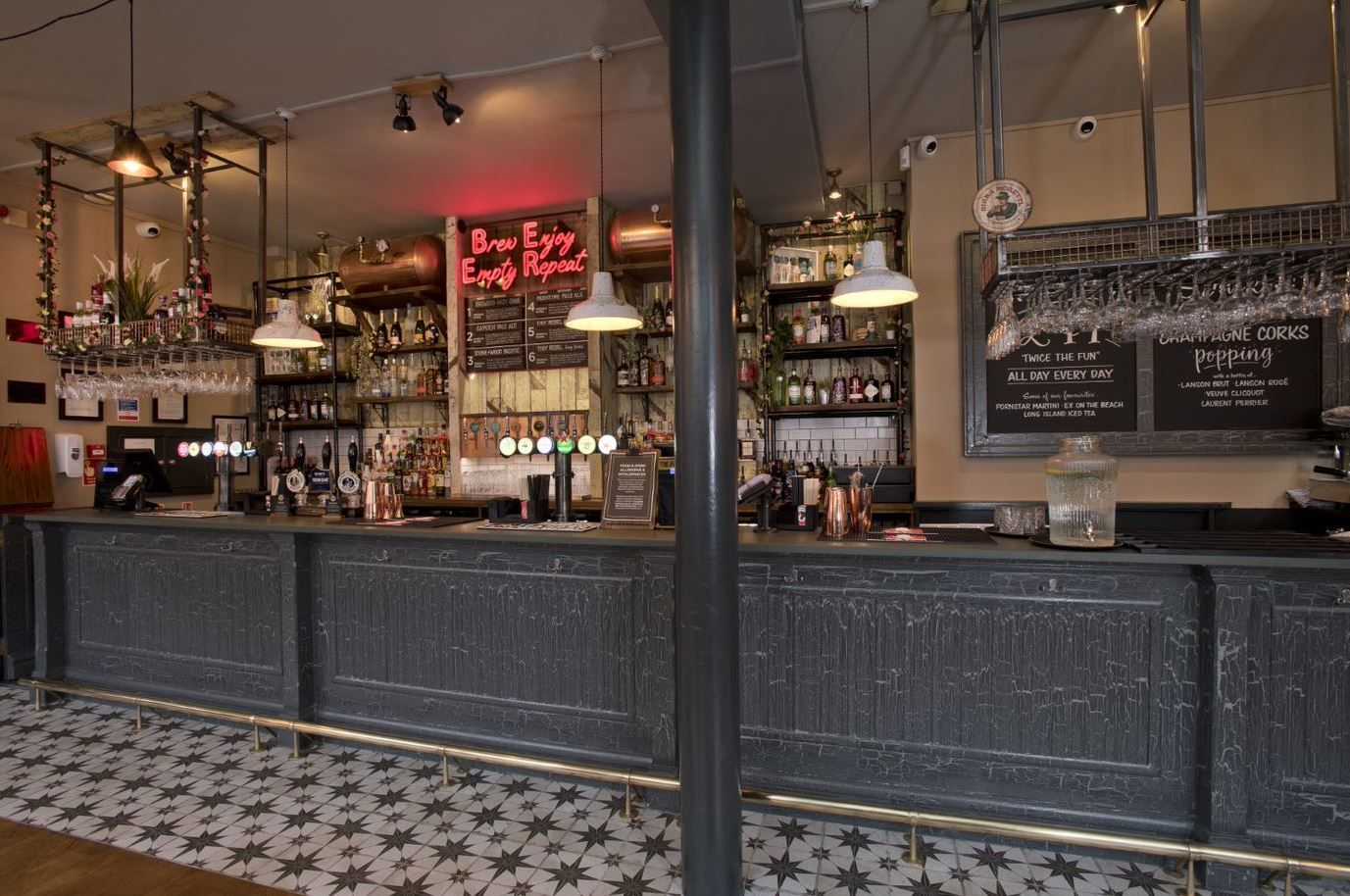 The Prince of Teck, Earls Court 4