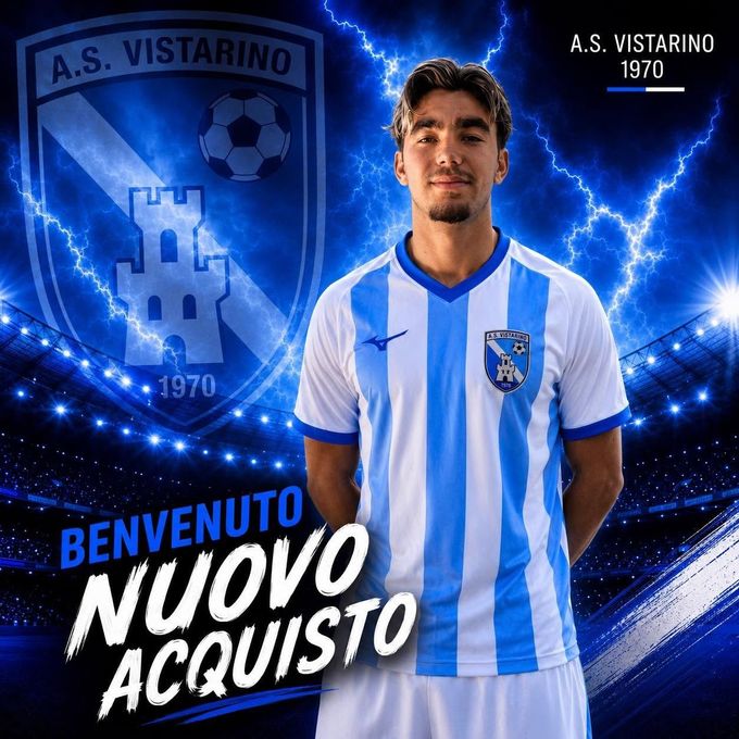 Annuncio di mercato dell'AS Vistarino con un giocatore in maglia a strisce bianche e blu su uno sfondo blu con fulmini.