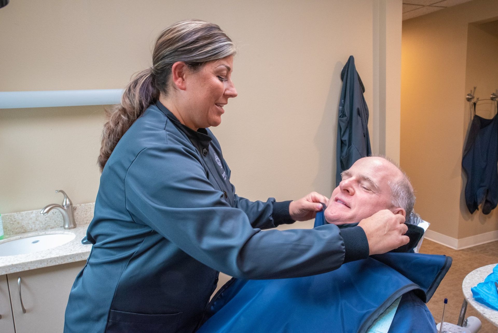 dental staff helping patient with sleep apnea therapy treatments | lynnwood WA
