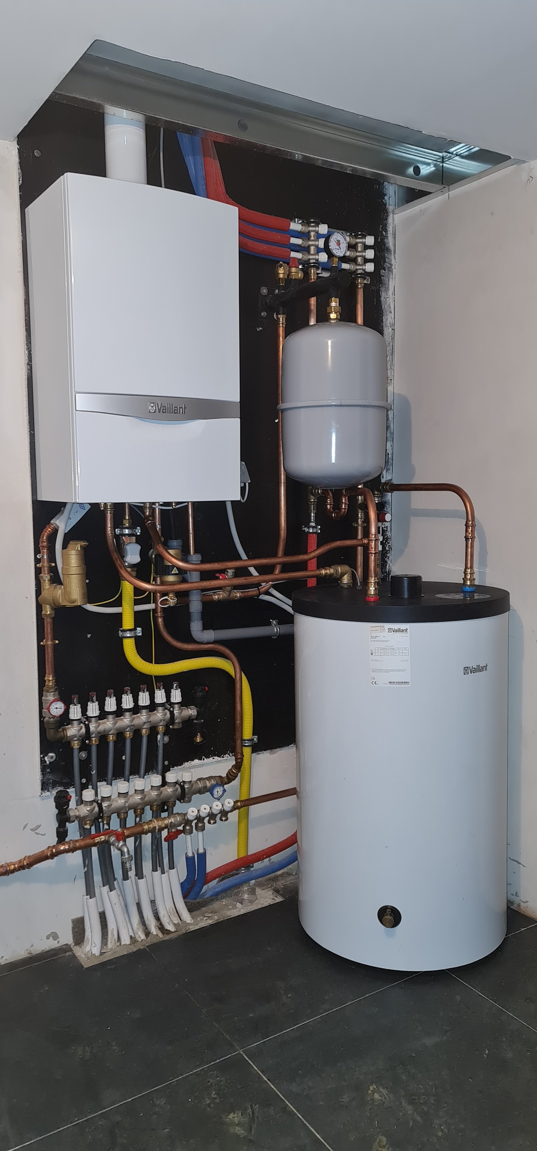 Vaillant Ecotec Plus
Renovatie Gascondensatieketel Boiler sanitair water
Messelbroeck
