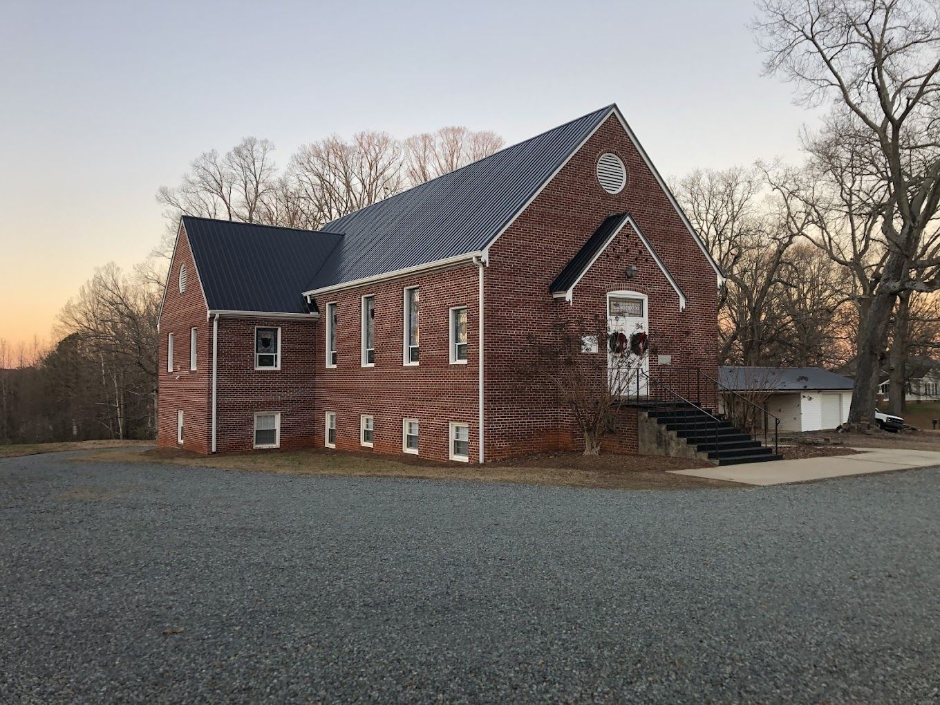 a gutter filled with leaves is on the roof of a house
