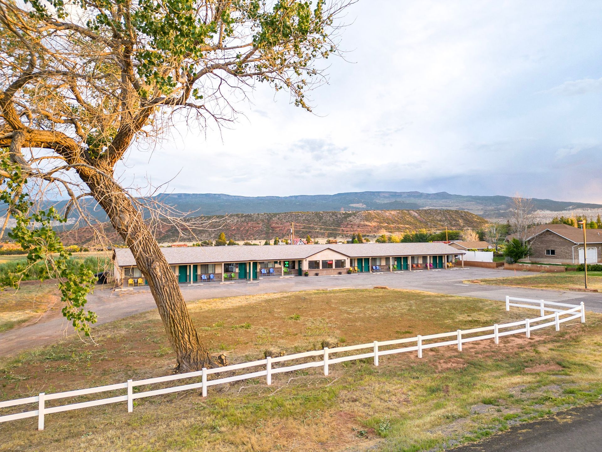 exterior of motel torrey
