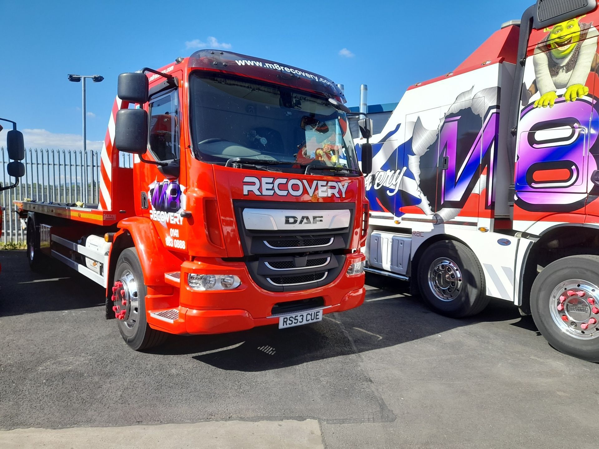 Red and white DAF recovery truck with 