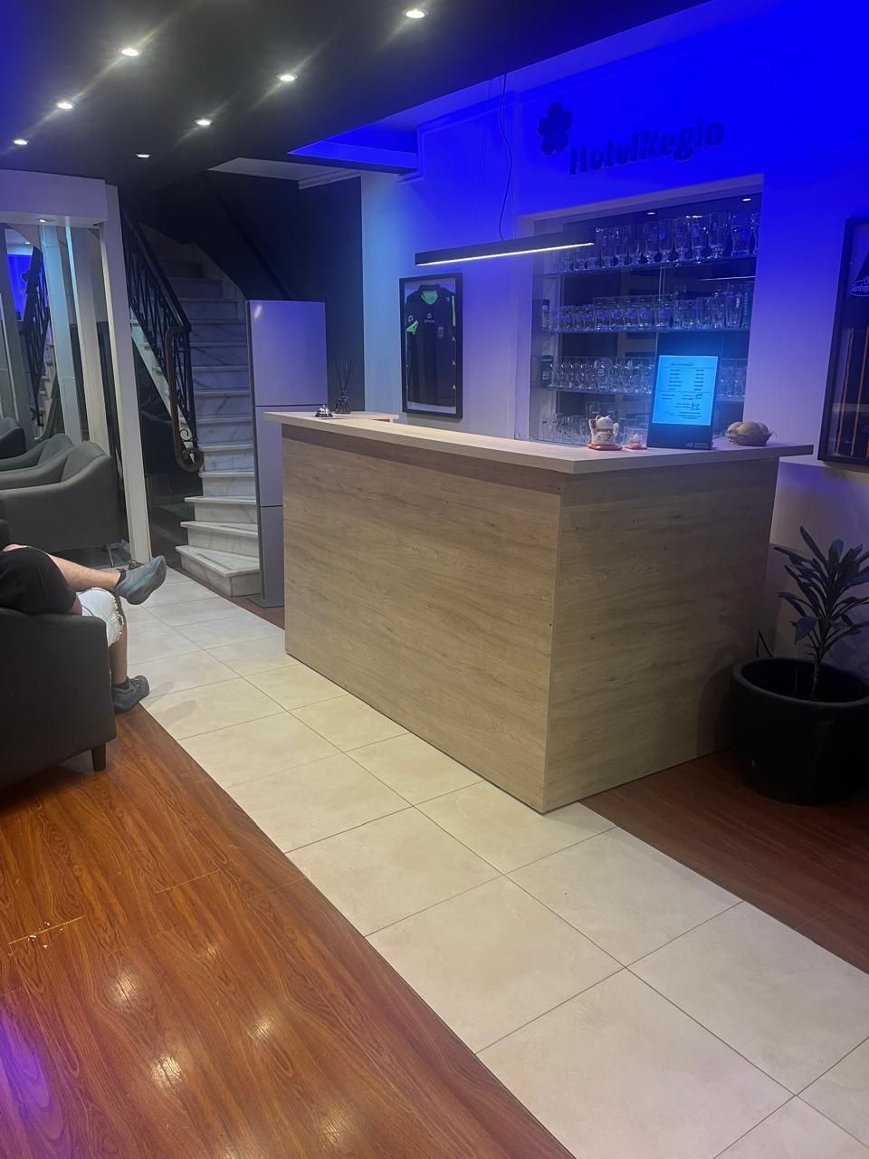 Recepción cálida de Hotel Regio en Rafaela