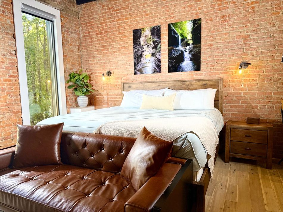 Jefferson King Bed 