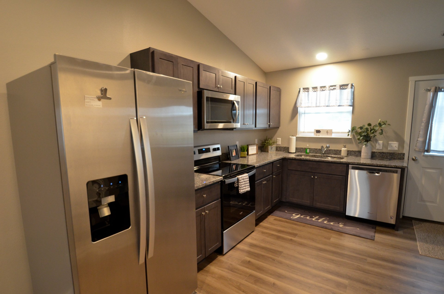 Valley Bluff Townhomes: Two Car Garage