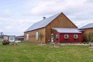 Isham-Farm-event-barn