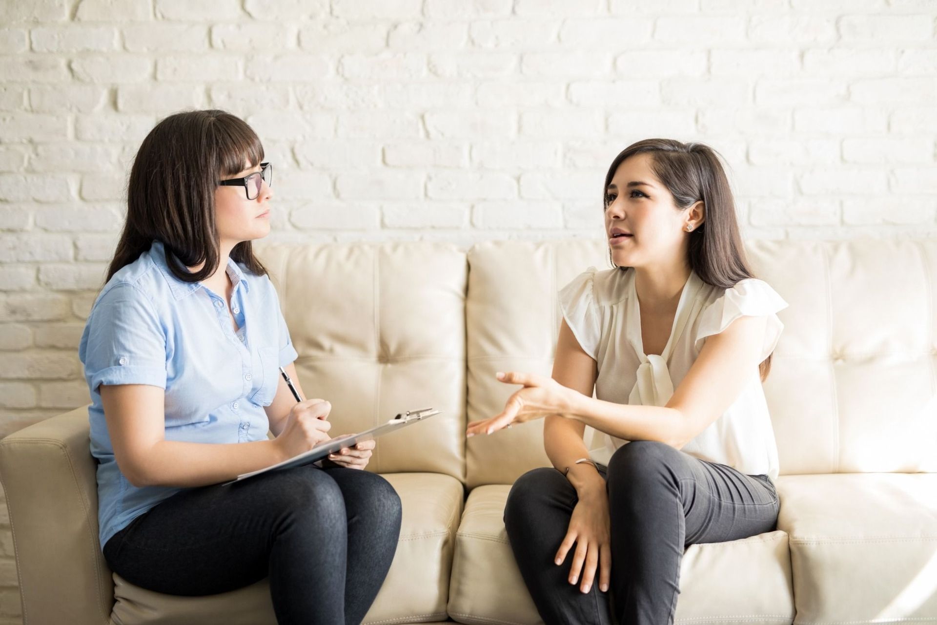 Therapist listening to woman during a counseling session, representing therapy in Albuquerque.