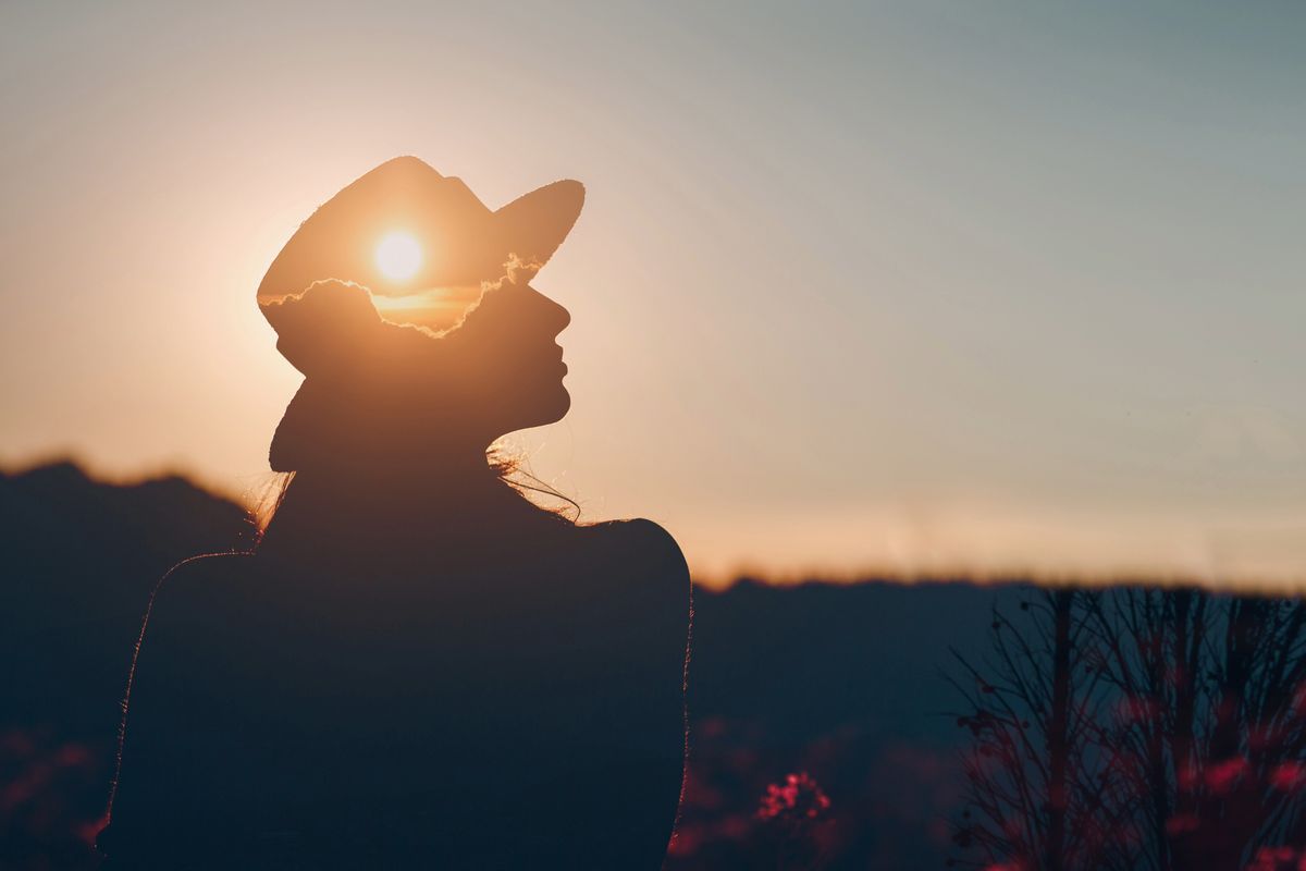 Silhouette of a person in a hat at sunset, symbolizing reflection and mental wellness in Albuquerque
