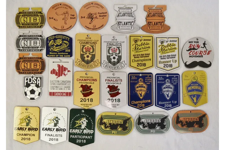 A bunch of badges with one that says ' early bird ' on it