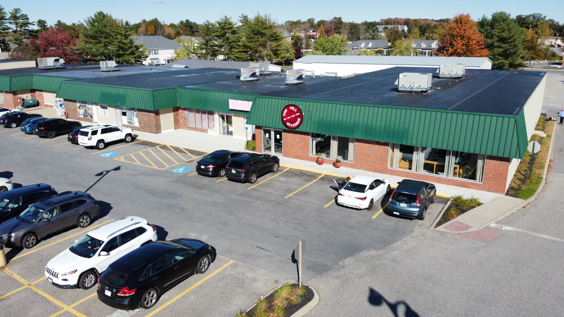 a large building with a lot of cars parked in front of it .