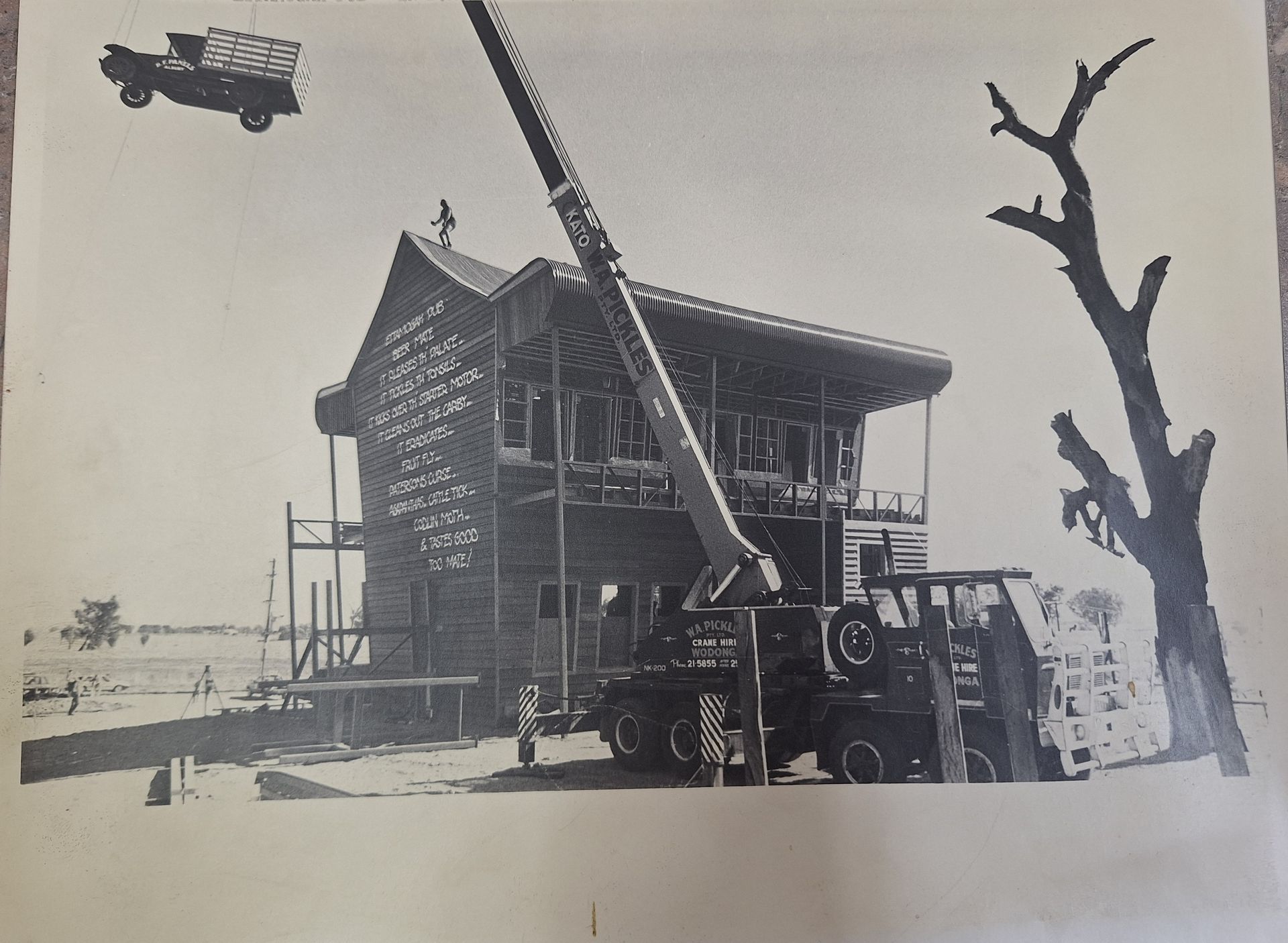 building Ettamogah pub cars cranes Ettamogah