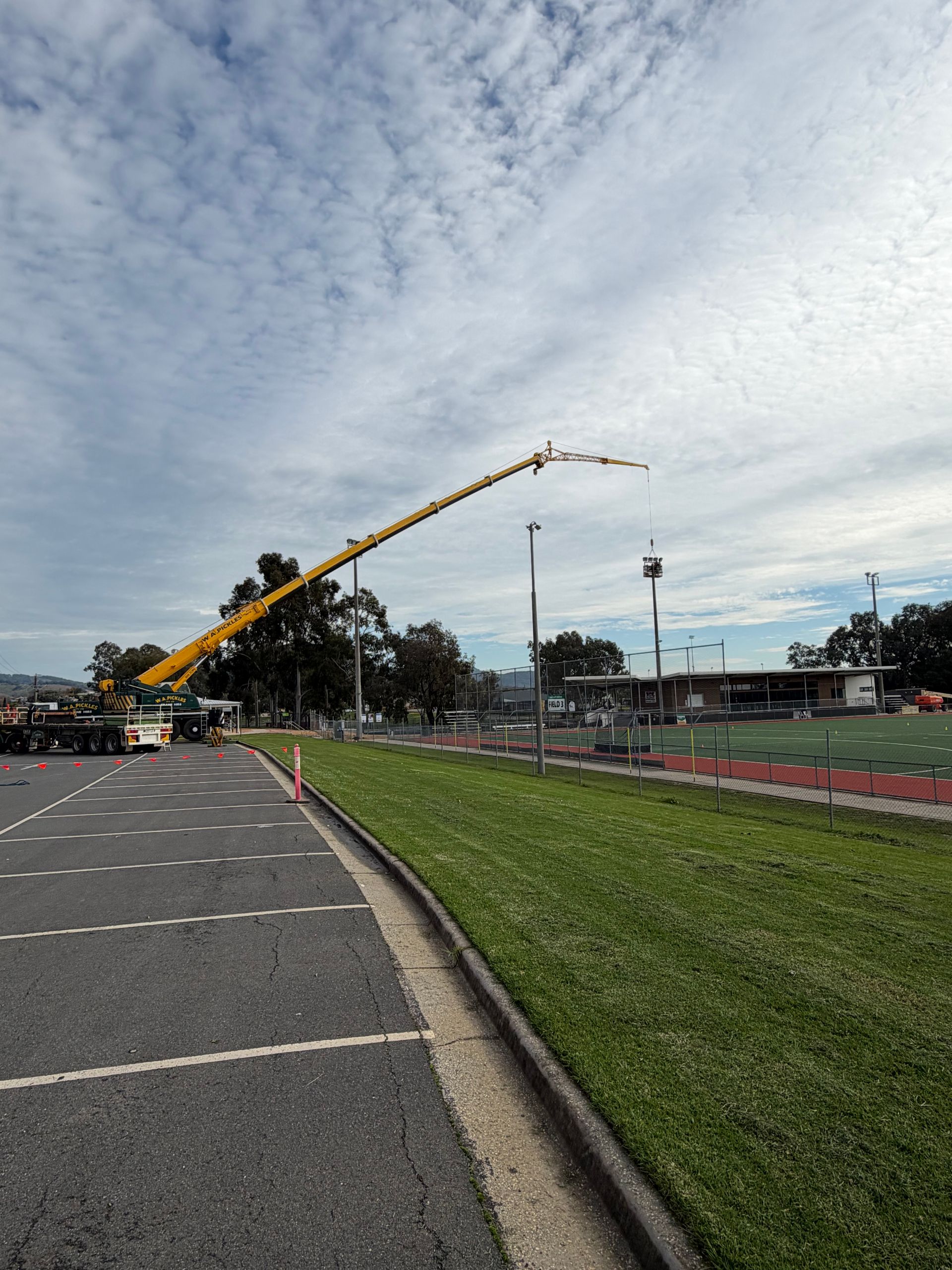 Liebherr 100 T Slew Crane Lift Wodonga