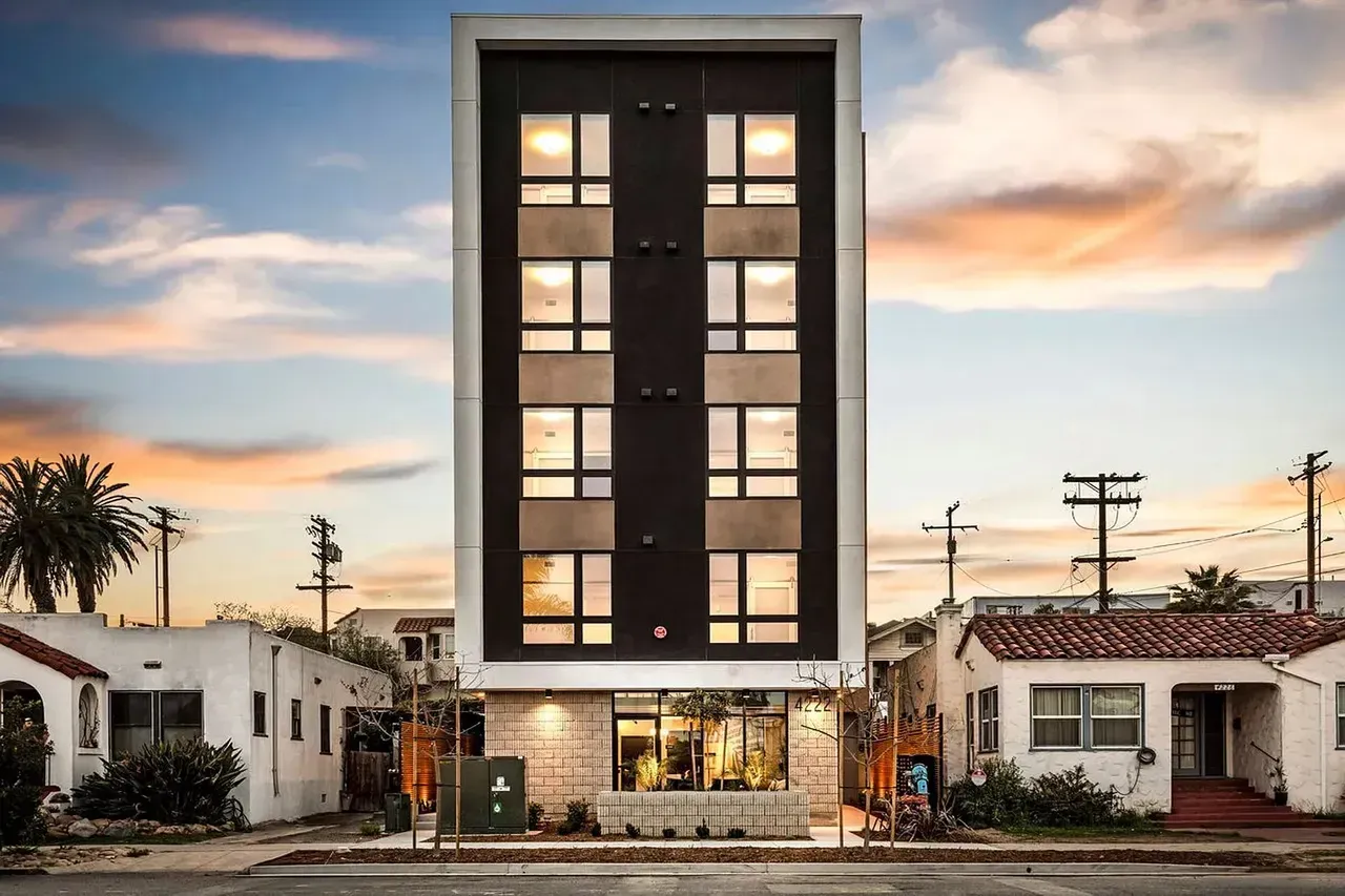 Georgia Modern Exterior Photo 