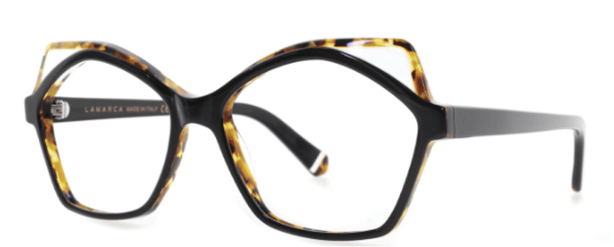 Lunettes noires et écaille de tortue à monture angulaire, posées sur une surface blanche.