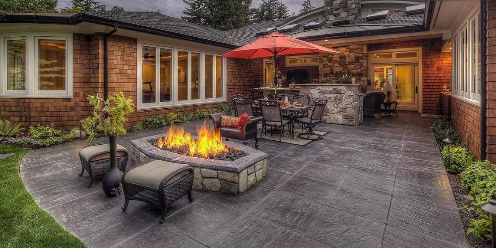 outdoor kitchen fireplace