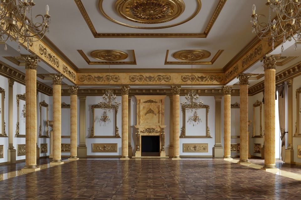 Sfarzosa sala del palazzo, dorata e bianca, con alte colonne, soffitti decorati e un pavimento in legno lucido.