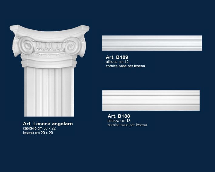 Capitello di colonna classico bianco e due profili di modanatura su sfondo blu scuro, con etichette recanti i codici prodotto.