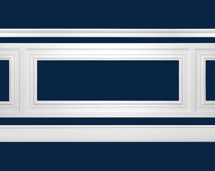 Pannelli decorativi da parete blu e bianchi con un semplice motivo geometrico di rifinitura.