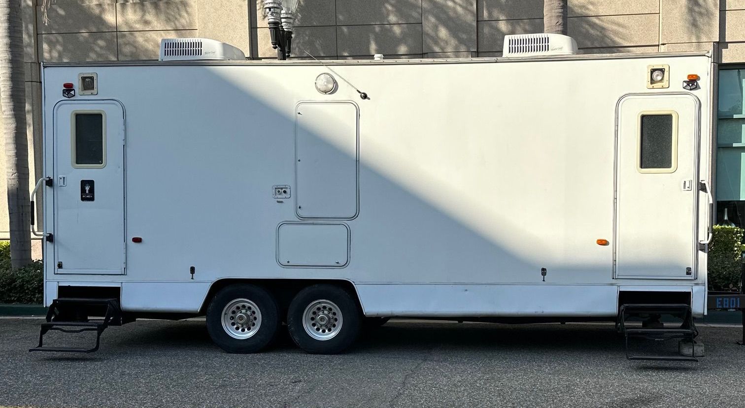 8 unit restroom Trailer near me, Luxury Restroom Trailer Downey CA 90242