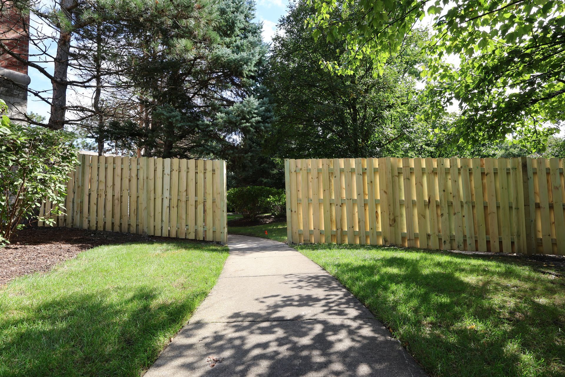 commercial wood fence installation Illinois