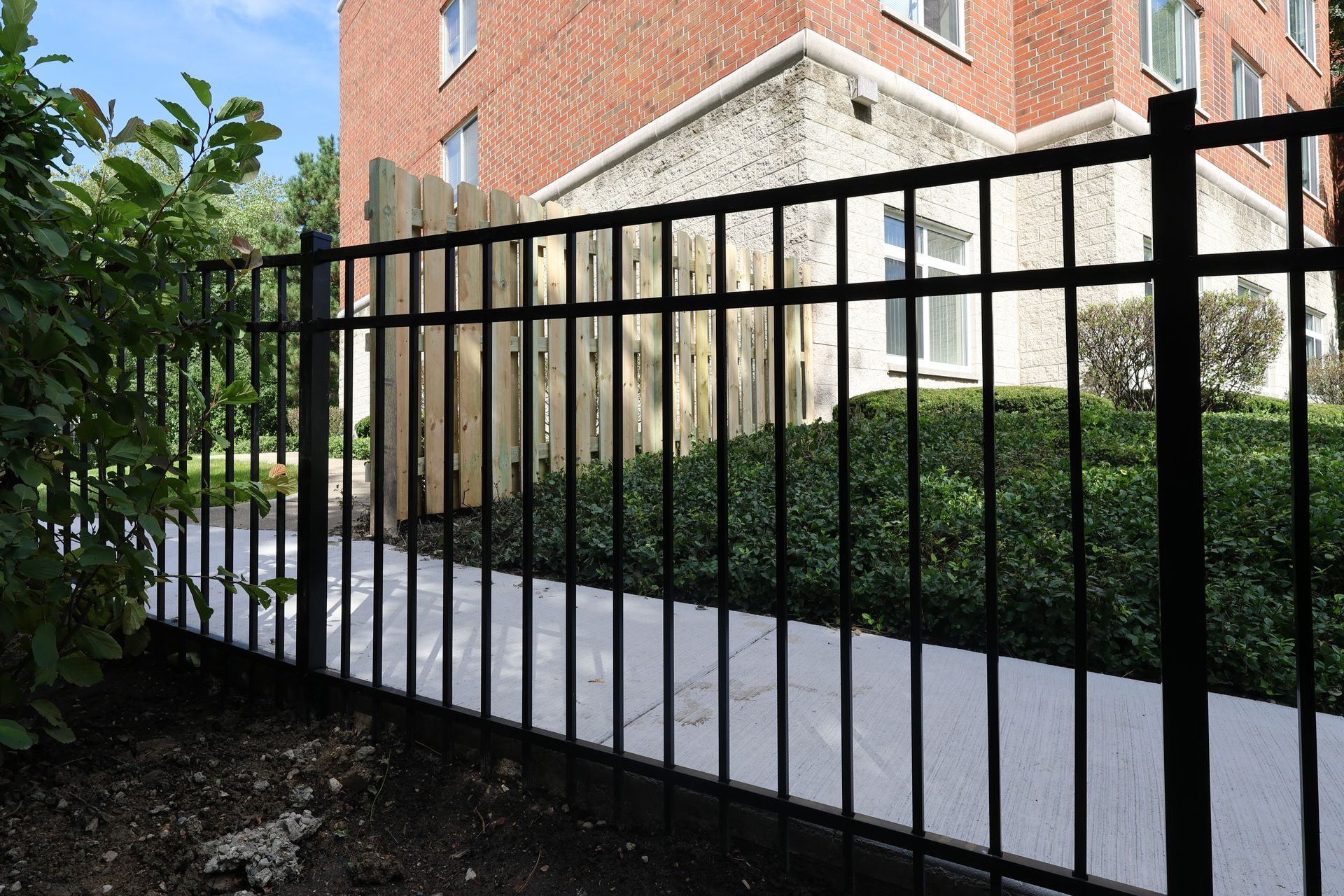 commercial aluminum fence installation Illinois
