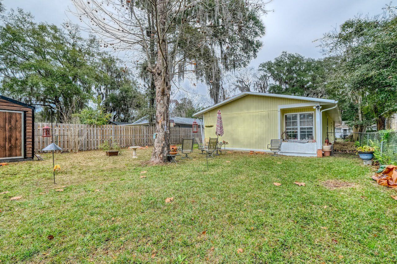 720 NW 9th Street yard