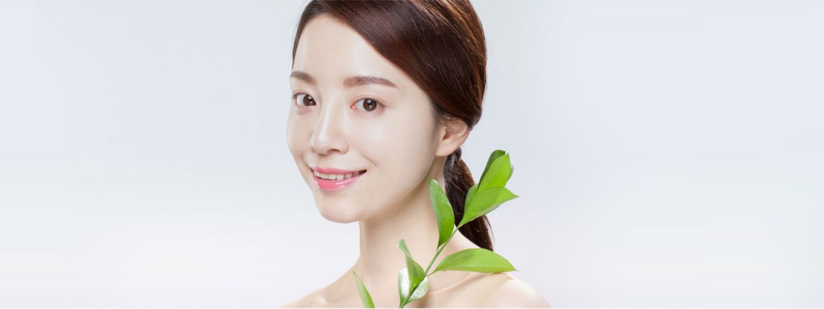 Woman with a green leaf representing vaginal dryness care at a women’s hospital in Seoul