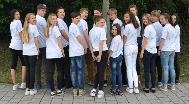 Die Schauspieler der Kinder- und Jugendtheatergruppe Springinkerl Emmering.