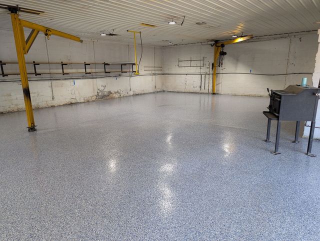 Orbit epoxy flake floor in a light industrial workshop in Jonesboro, TN